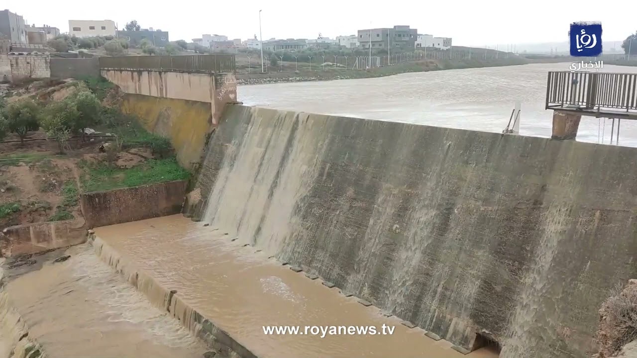 فيضان سد البويضة بعد امتلاءه بالمياه