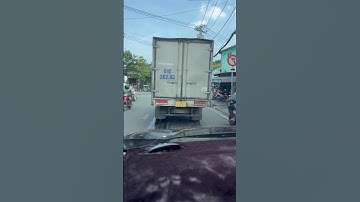 Biển báo cấm ô tô tải rẽ trái ra đường Hà Huy Giáp, Q.12