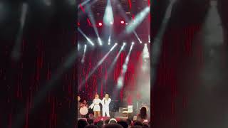 12 Haziran Serdar Ortac Sahnede Dusme
