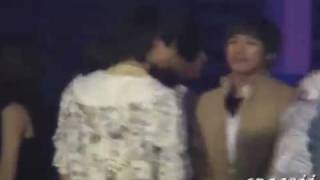 [FANCAM]081109 Nongshim Concert-Jaejoong talking to TOP
