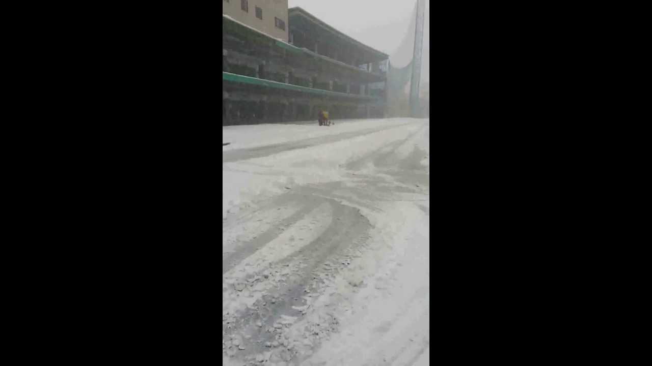 VIP골프연습장눈치우기제설작업 천안VIP골프연습장