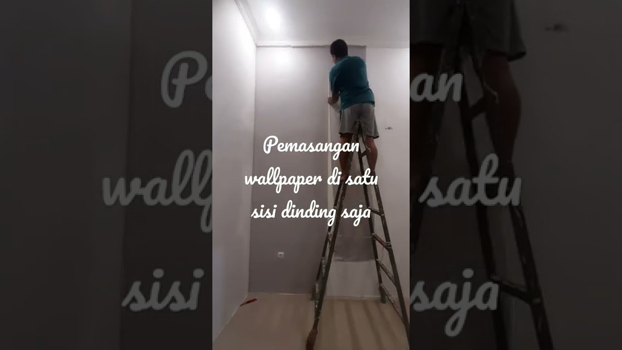 make over ruang tamu /pemasangan wallpaper 