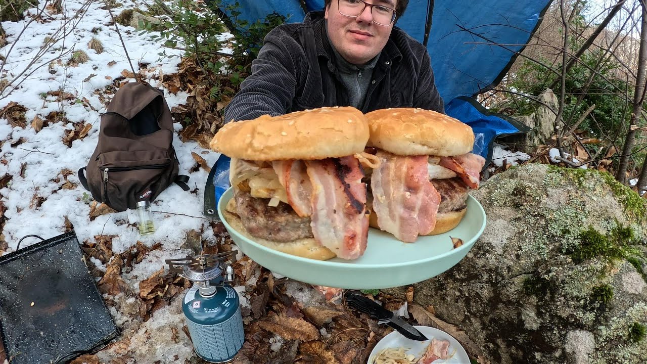 Burger in a Shelter under the Snow