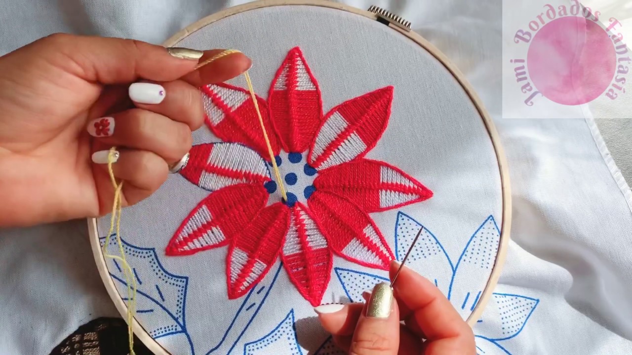 23. Bordado Fantasía Nochebuena 1 / Hand Embroidered Poinsettia / Fantasy Stitch