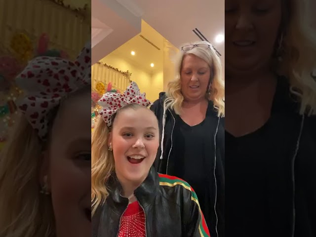 JoJo Siwa (@itsjojosiwa) archived Instagram live stream from December 17, 2019