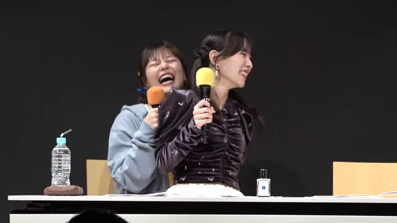 膝にお尻を乗せ合う鈴代紗弓さんと遠野ひかるさん　「はーい!鈴代です! 今行きまーす!」第2回番組単独イベント  第2部