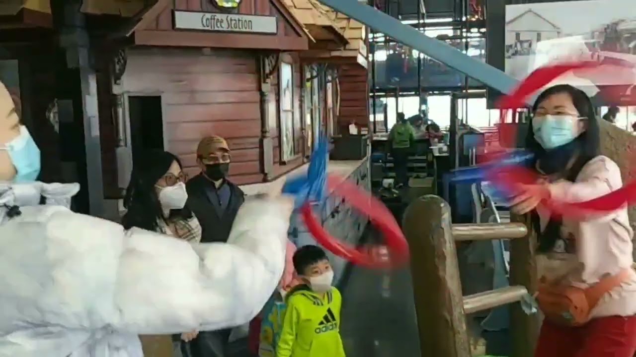 FOR PARENTS - Crash Crawley Balloon Twisting Facepainting Magician Show Review - Coquitlam