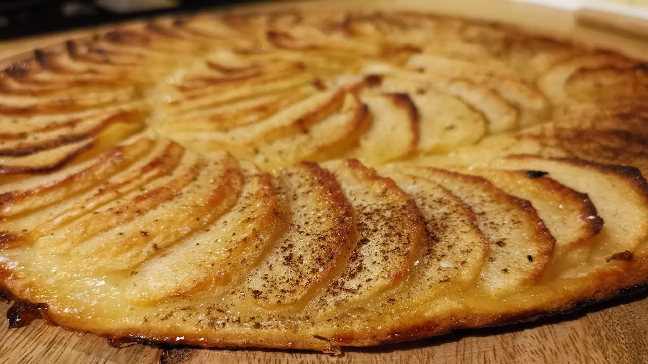🍎 Vous avez des pommes et une pâte feuilleté chez vous, alors faites ce dessert! 🍎