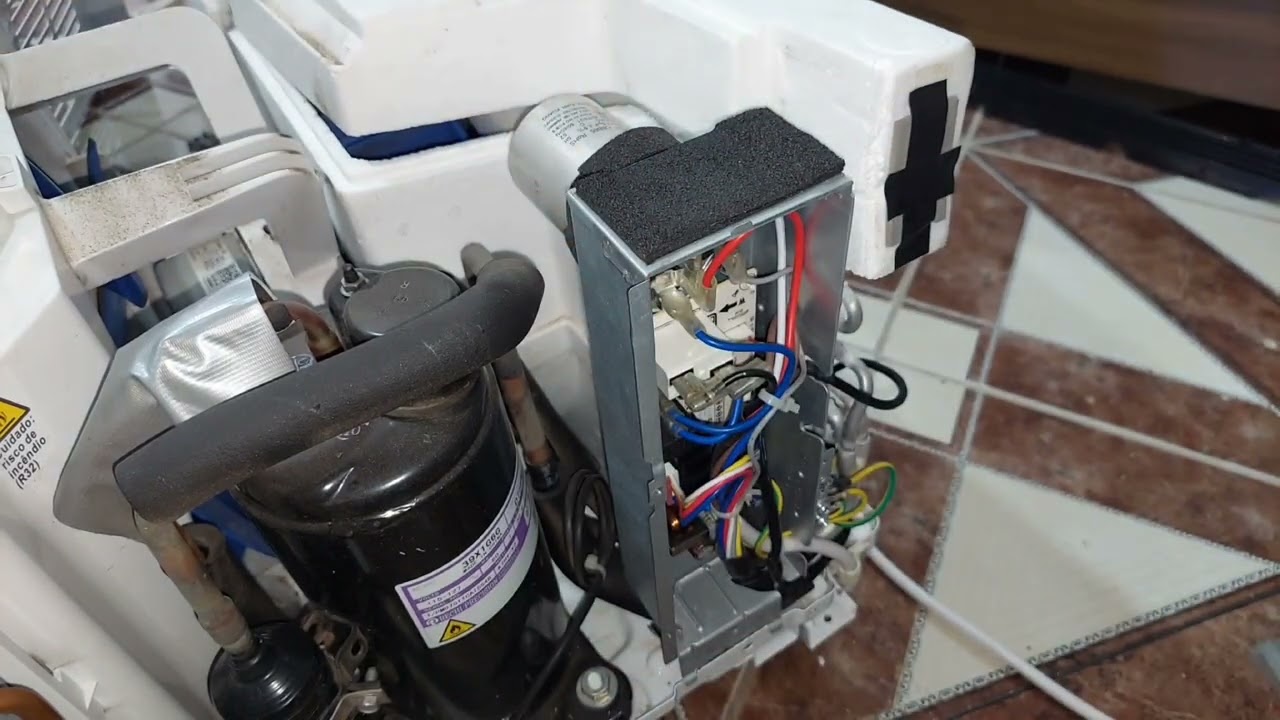 Ar-condicionado Hisense 8.500 BTUs Abrindo o aparelho !