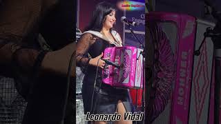 hermosa Acordeonista - Jennifer Degollado