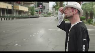 [Sous-titré en Français] Five Finger Death Punch - A Little Bit Off (Vidéo Officielle)
