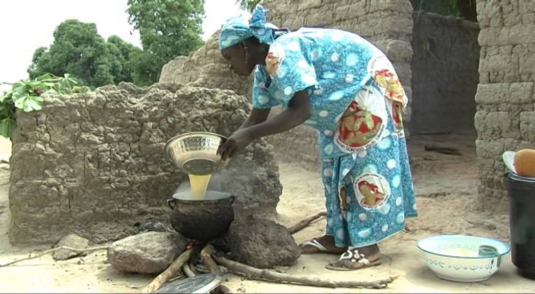 Ong Amedd Preparation De La Bouillie Enrichie Youtube