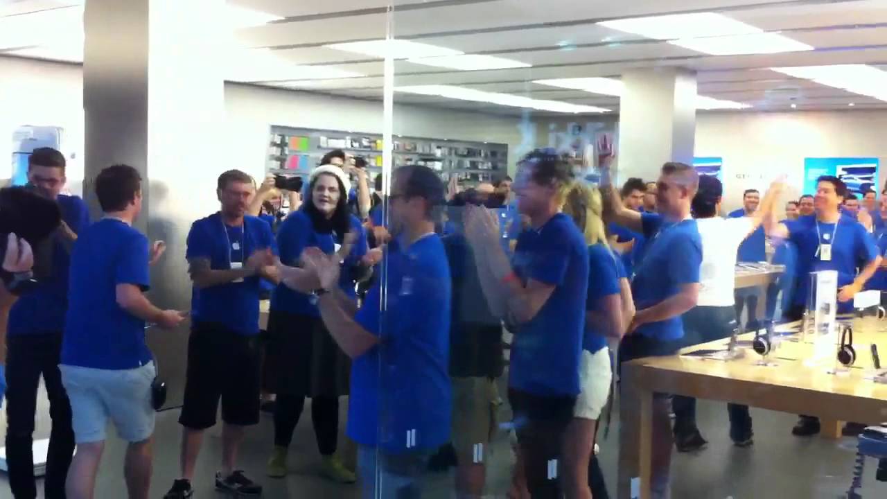 iPhone 4s launch in Apple Store Brisbane YouTube