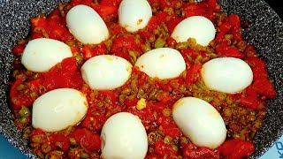 Zijn Er Eieren, Tomaten, Paprikas? Gemakkelijke En Heerlijke Ontbijtrecepten. Recepten Voor Eieren