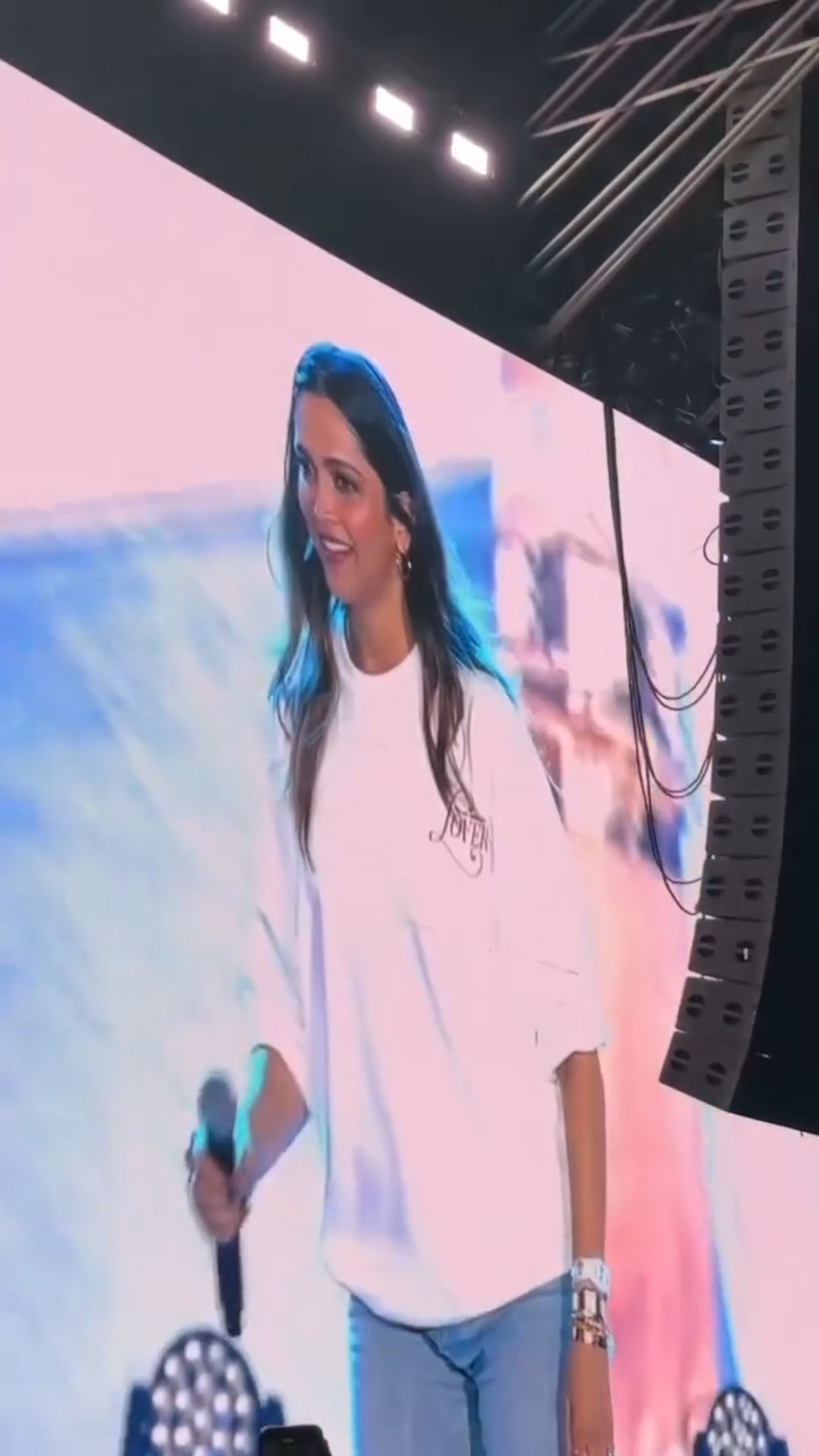 Deepika Padukone GROOVES to Diljit's songs as she makes her 1st appearance post pregnancy ? #shorts