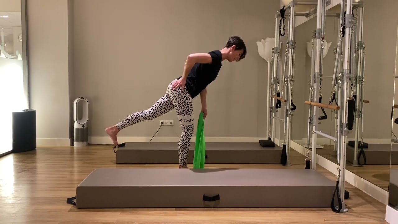 PILATES MAT Nivel intermedio/ BANDA ELÁSTICA