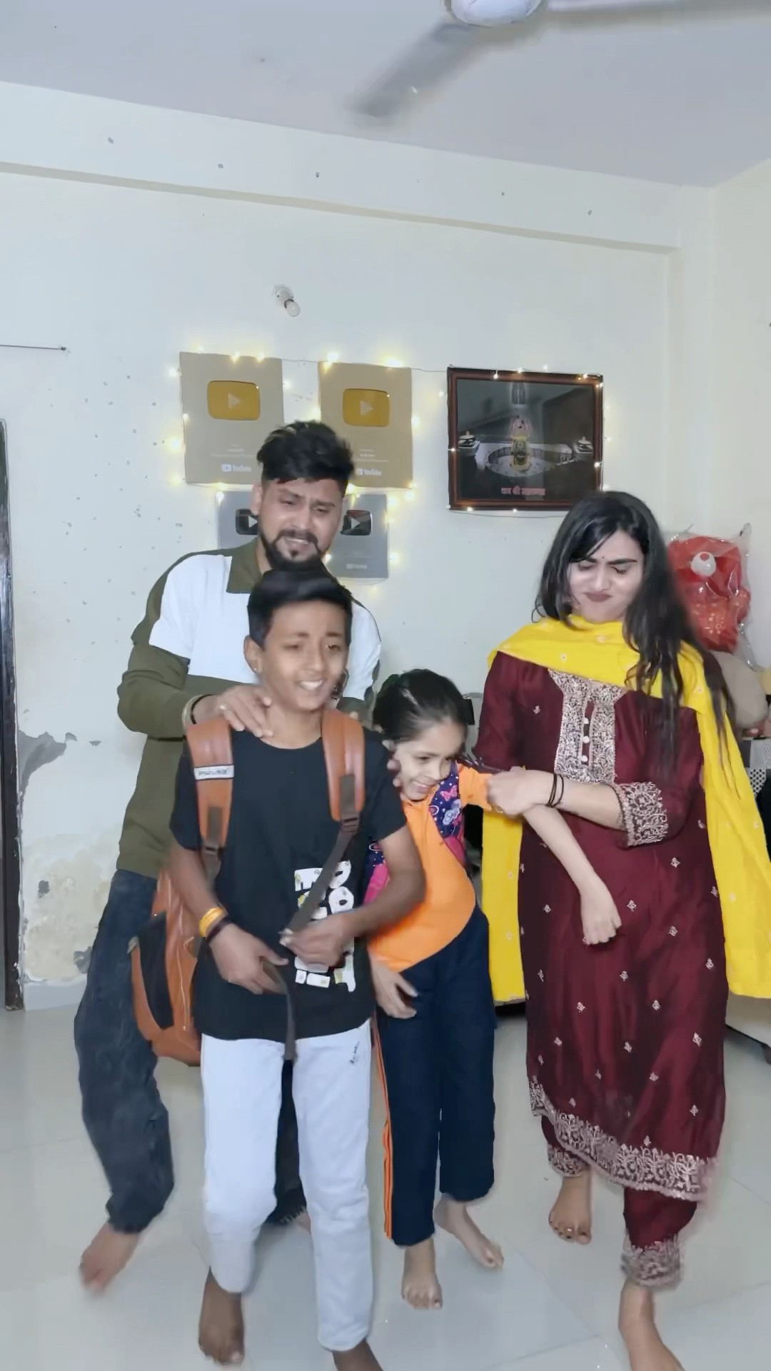 हमारा kissday तों अधूरा रह गया??? #kajalsoni #comedy #kissday #family #youtubeshorts @kajalsoni
