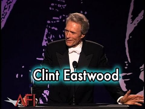 Video: Clint Eastwood Net Tsim Nyog: Wiki, Sib Yuav, Tsev Neeg, Kab tshoob, Nyiaj hli, Cov kwvtij