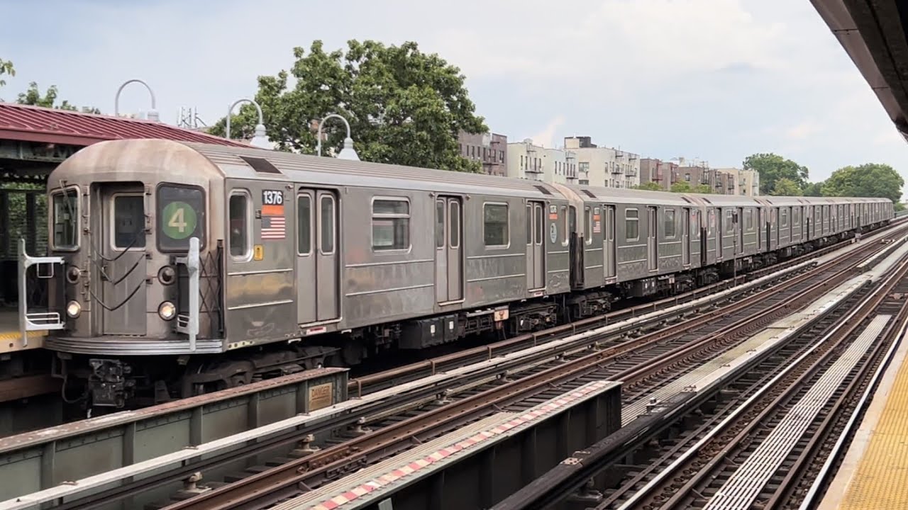 IRT Jerome Avenue R62, R142 and R142A (4) trains Mosholu Parkway