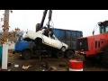 Грузим жигули манипулятором на металлолом - Ship for scrap car manipulator