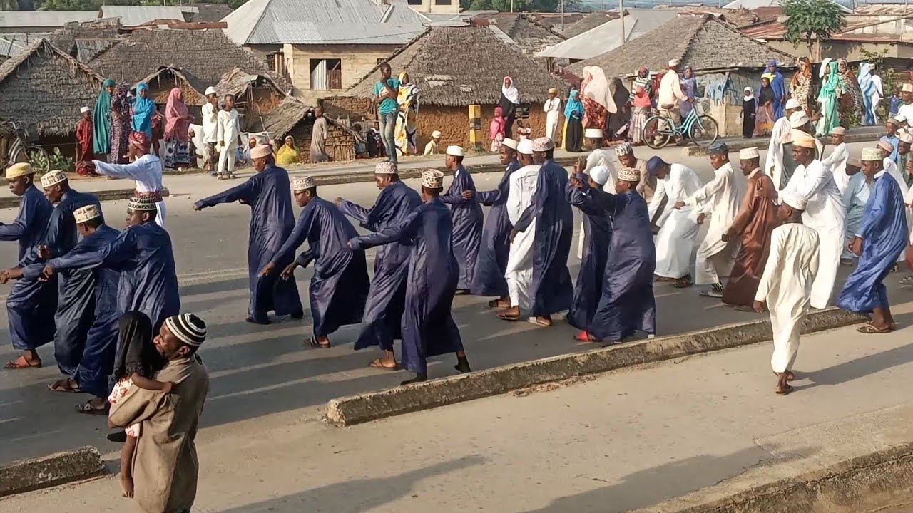 ZAFA/HADHARA YA KISOSORA NGOME/KWA SHEIKH TWAHA KUMBA/VIJANA WA KISOSORA NGOME WAONGOZA WENYEWE.