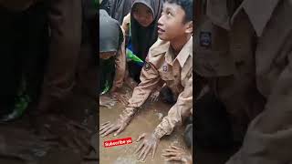 Anak pramuka disuruh cium tanah dan air indonesia #shorts #anakpramuka #cintatanahair #gamepramuka