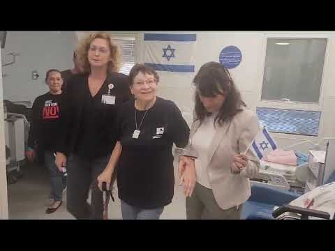 חנה פרי ששוחררה משבי החמאס,בבית החולים וולפסון