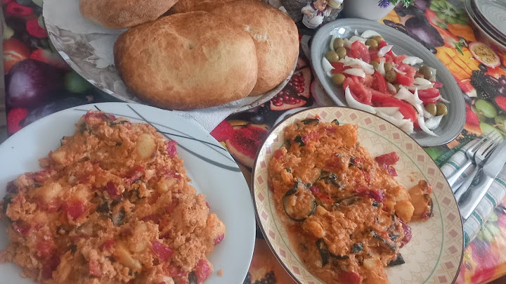 عدت معاكم بعد غياب🤔🤔واش صرى👆علاش غبت 🥖خبز الفرينة هشيش ورائع🥰😍كما دارتها المعفونة ياكلوها ولادها.