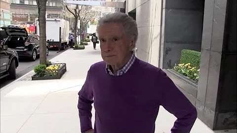 Regis Philbin Defends Kelly Ripa: 'They Should Hav...