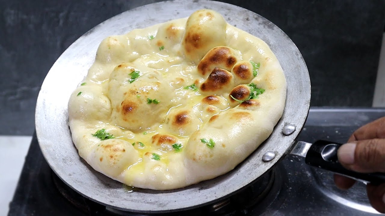 খুবই সহজে চুলায় বানিয়ে ফেলুন দারুন মজার শাহী নান রুটি ! মাংস ভুনা দিয়ে দারুন জমবে এই শাহী নান রুটি !