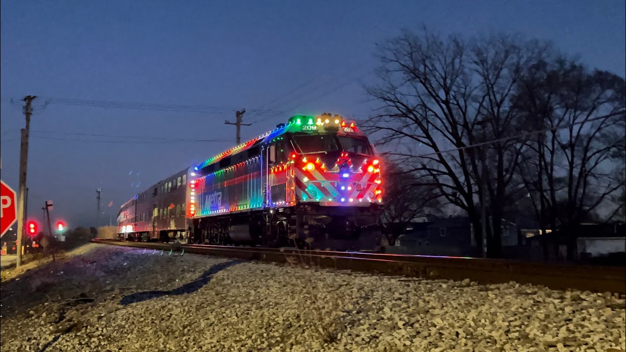metra-holiday-train-2024-metx-209-on-the-rock-island-district-line