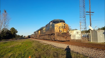 A Duo Of GE ES40DC Engines Leads CSX X411 Heading South After Having Issues Of Its Cars Smoking!