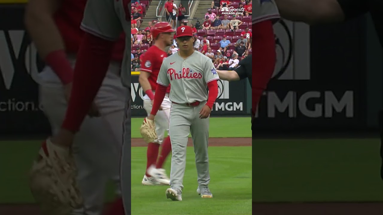 A fiery Jesús Luzardo has some words for the Reds dugout 👀
