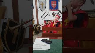 Trompetist  shorts suflu In trompeta