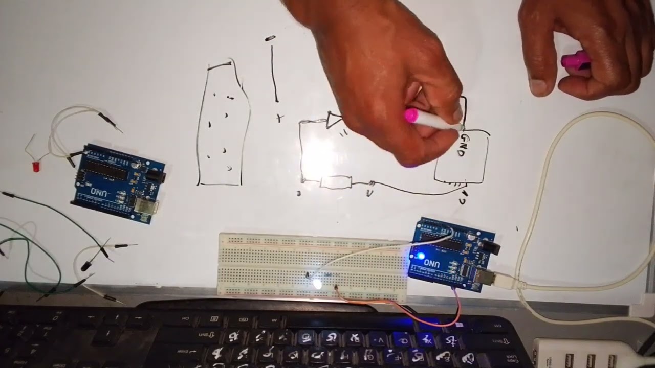 تشغيل مصباح LED باستخدام منفذ رقمي في لوحة Arduino Uno