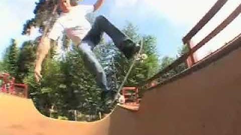 DC Shoes - Skate Team Danny Way Trick Tip  Ollie Blunt