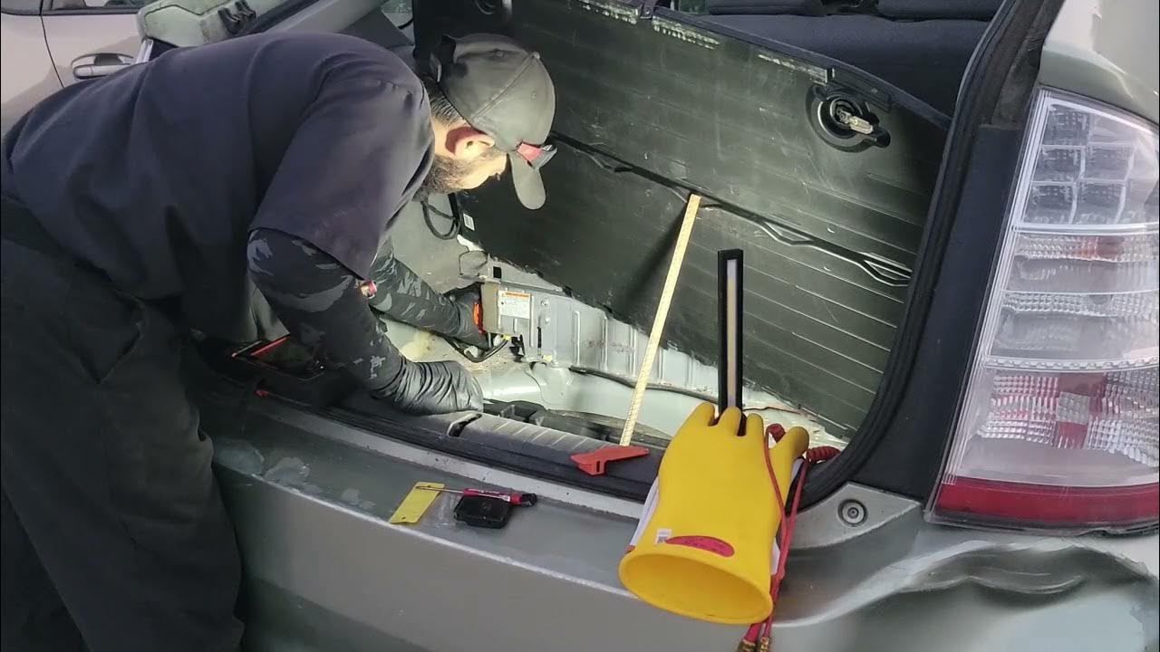 Hybrid battery testing on a pair of 2nd Gen 2008 Prius's YouTube