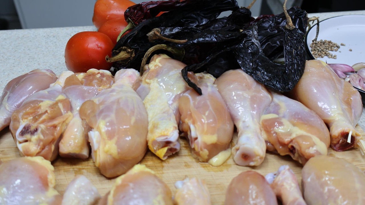 Pollo en salsa de chile guajillo: sabor auténtico mexicano
