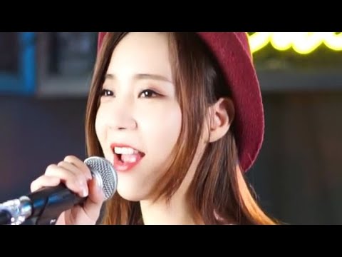 《爱的故事上集》美女翻唱  超好听！