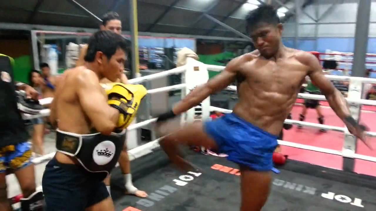 Buakaw's destructive kicks