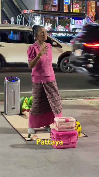 Dancing on Beach Road 🙏🇹🇭#shorts #pataya #holiday #travel #thailand #livemusic #beach #bangkok