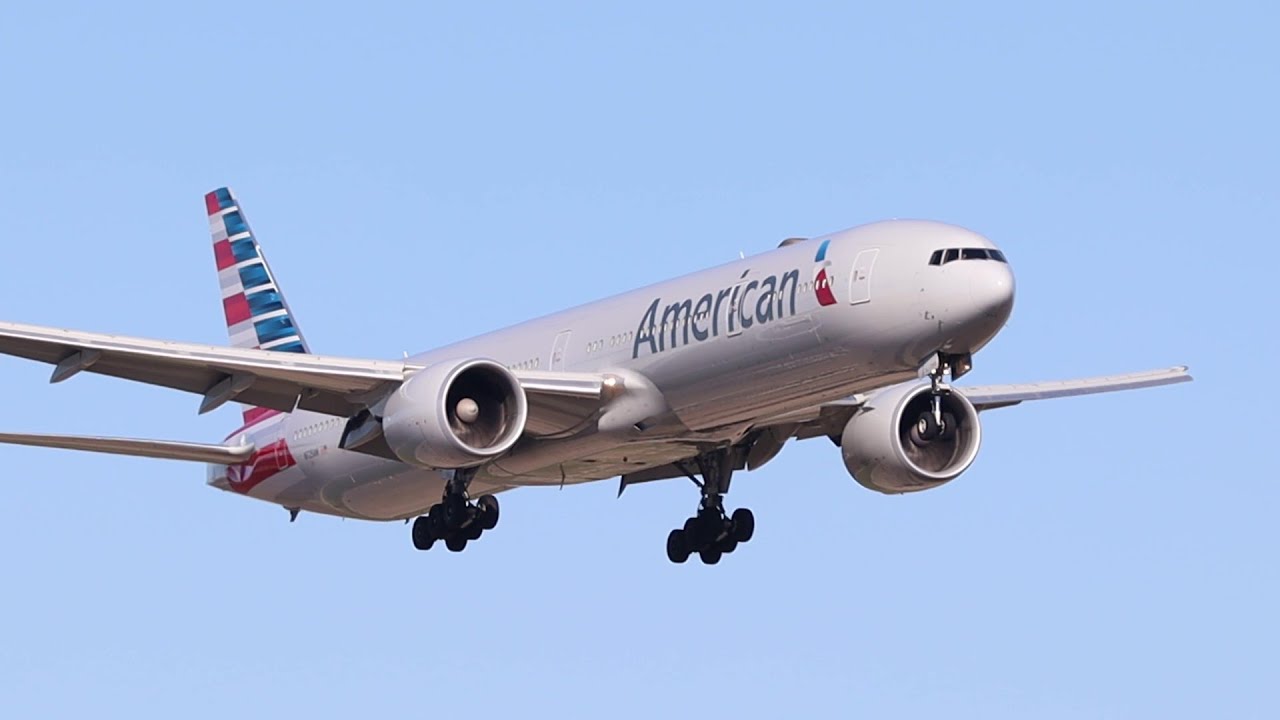 American Airlines Boeing 777-323ER Landing at DFW Intl Airport as AA79 ...