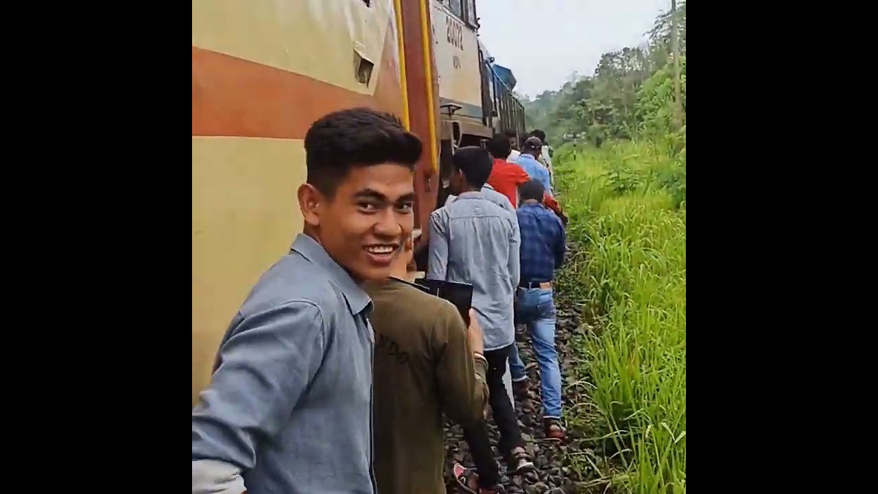 Suddenly our train stopped in the forest 😱🥺 || Bhadra No.1