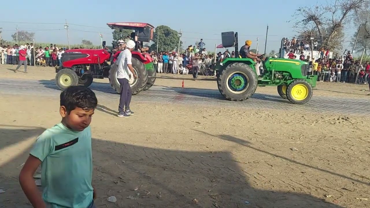 john deere vs solis जोरदार टक्कर