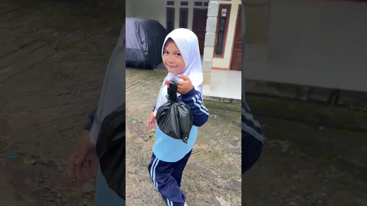 Anterin Jihan sekolah di hari rabu