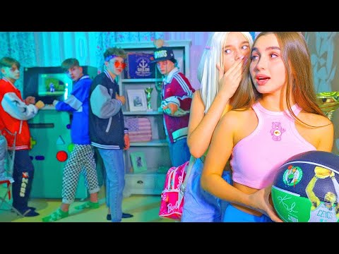 დიანა და გოგონები შეყვარებულები გახდნენ ზომბი ბიჭებზე სკანდალი აგარაკზე