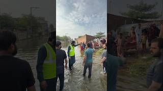 Her Roz 2000 Logo Ka Khana Gujrat Main