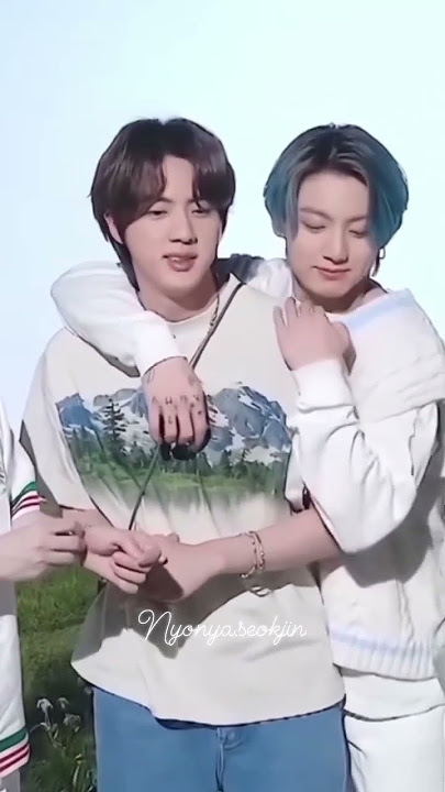 manja amat sih kook😫. nempel mulu🤭. #bts #jin #jungkook