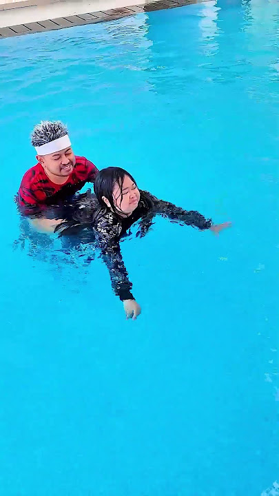 JENICA BELAJAR BERENANG π₯³π
π€£ #theletsplayfamily