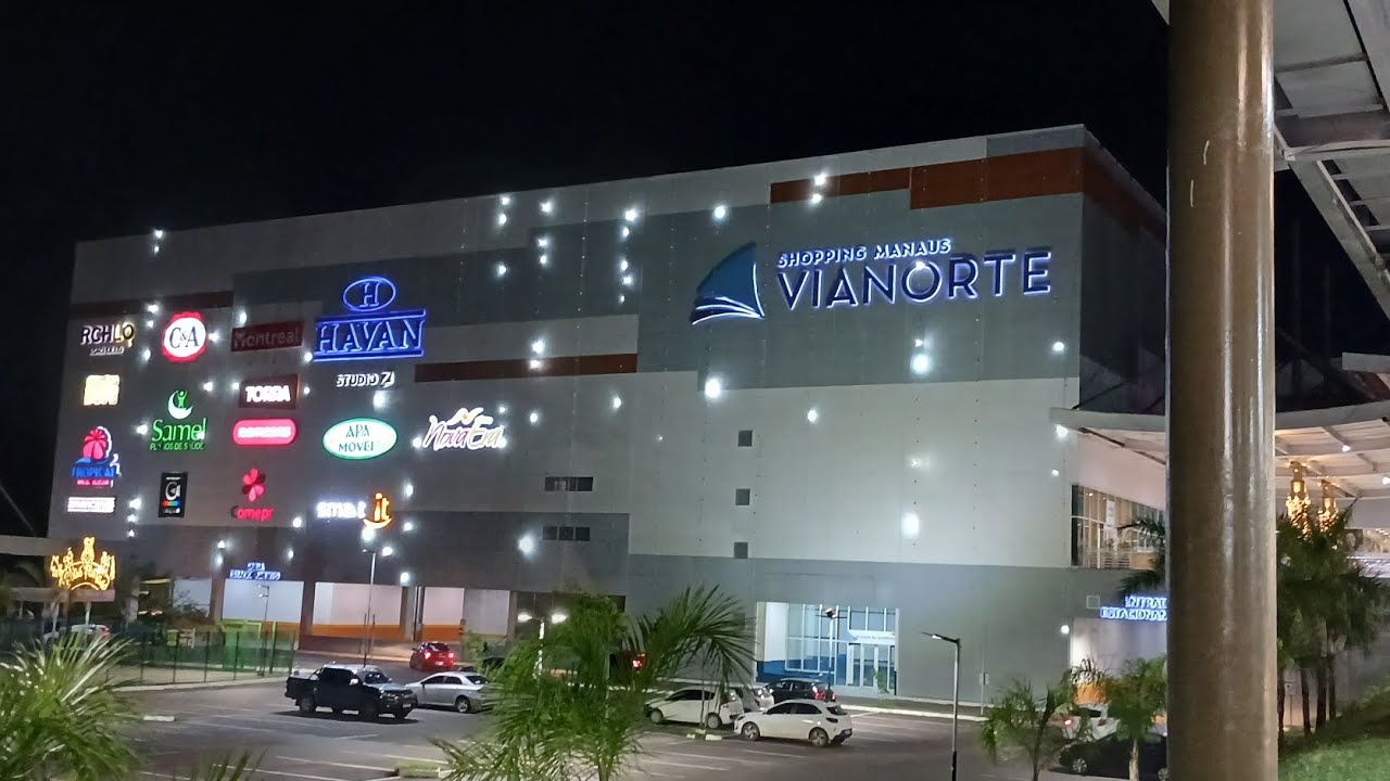 Realizando um passeio no shopping  Via Norte em Manaus Amazonas. 